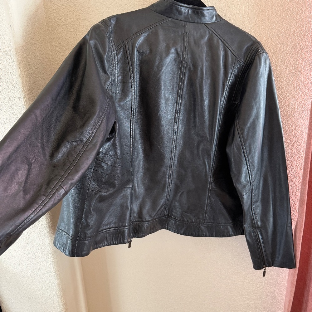 Bernardo Black Lightweight Leather Jacket with Fitted Silhouette 1x - Picture 4 of 5